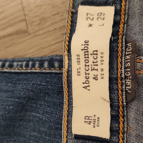 🐻 Abercrombie & Fitch Women's Classic Blue Skinny Jeans - Picture 2 of 4